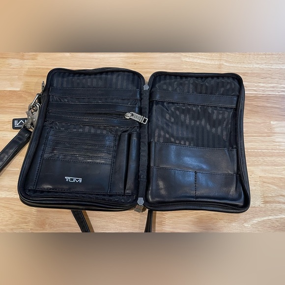 Tumi Tech Leather Crossbody Black Travel Bag Carryall Multi Pocket Messenger - Picture 10 of 10